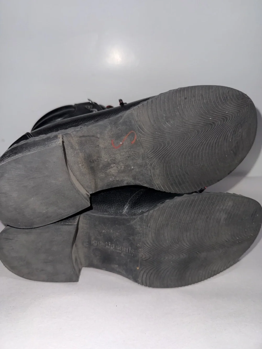 Gentle souls by Kenneth Cole Brooklyn lace up boot size 8